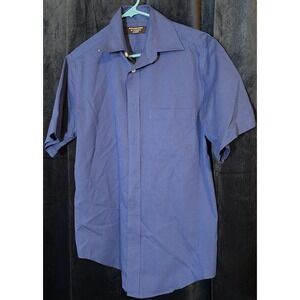 RoundTree & Yorke  Size Small Blue Collared Short Sleeve Button Up